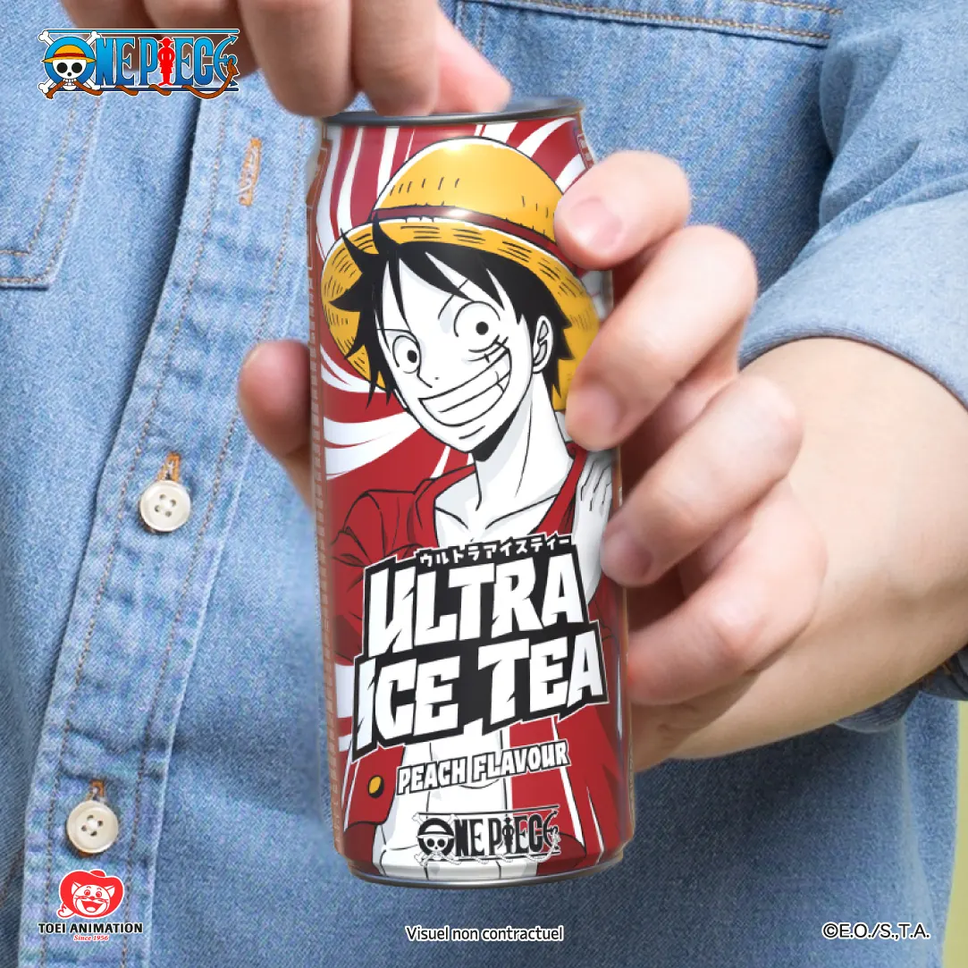 Canette Ultra Ice Tea One Piece tenue à la main